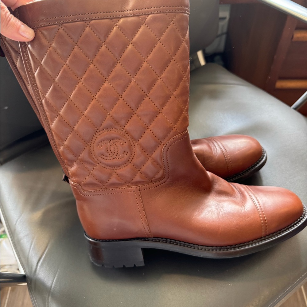 CHANEL Brown Quilted Leather Sherpa Lined Women's Boots